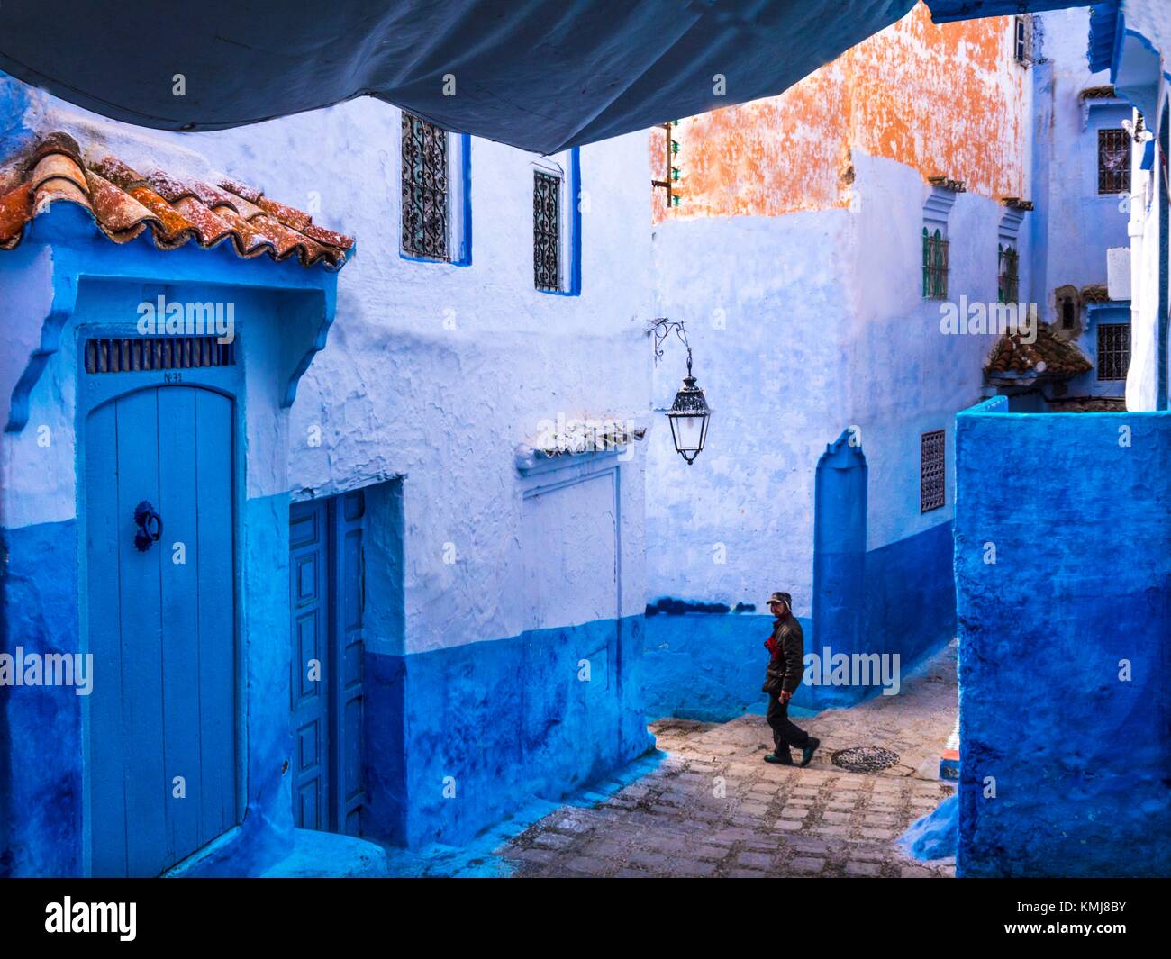 Maroc, scène de rue à Chechaouen. Banque D'Images