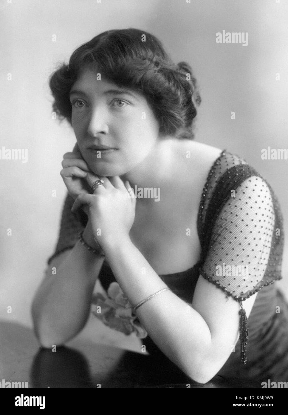 Irene Rooke était une actrice britannique notable au début du XXe siècle. Elle est apparue dans de nombreuses productions théâtrales et est devenue une figure bien connue de la scène théâtrale du West End à Londres. Banque D'Images