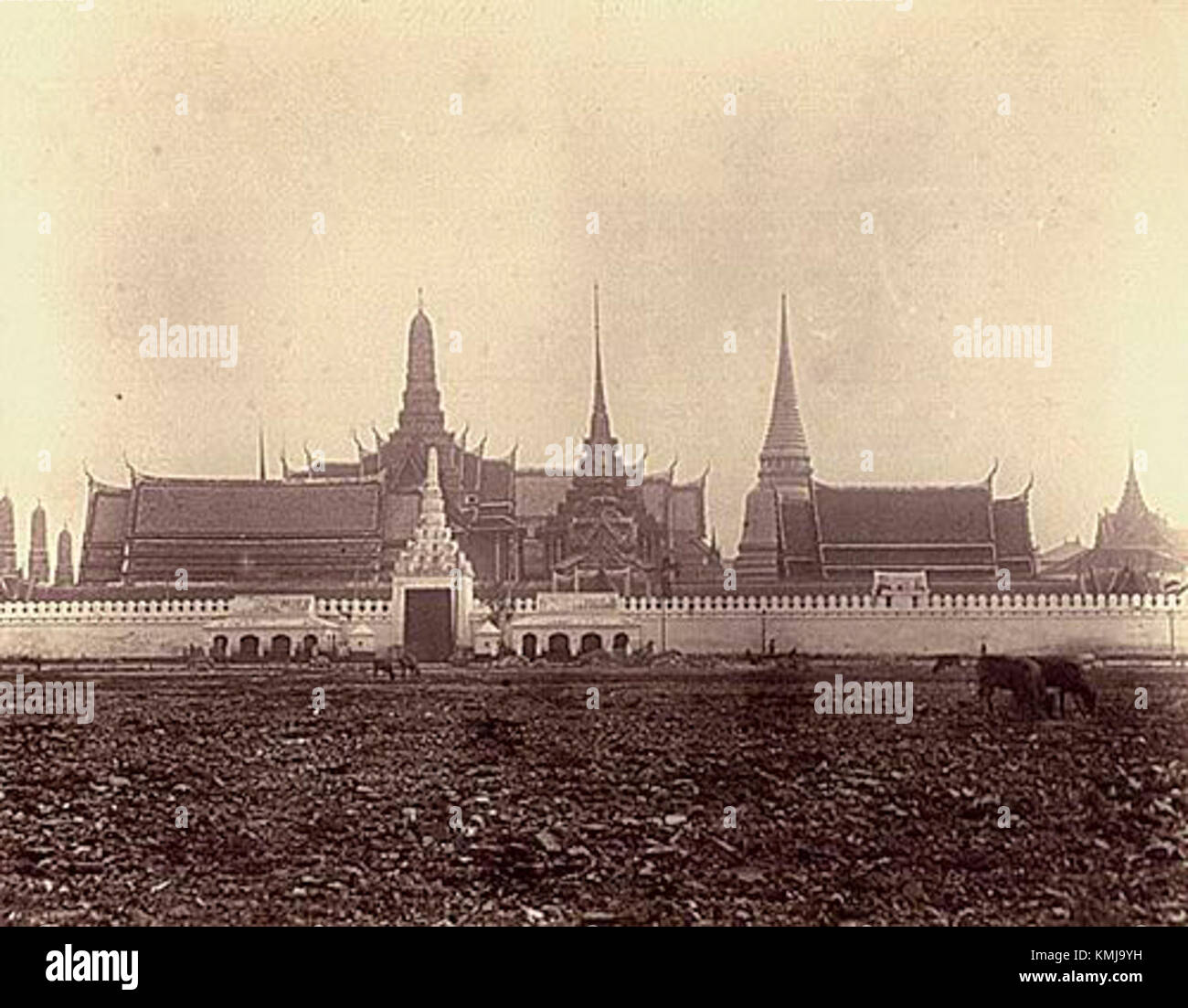Le Vieux Grand Palais fait référence à une résidence royale historique, probablement située dans un centre culturel majeur. Elle est connue pour sa beauté architecturale et son importance historique en tant que siège du pouvoir royal dans le passé. Banque D'Images