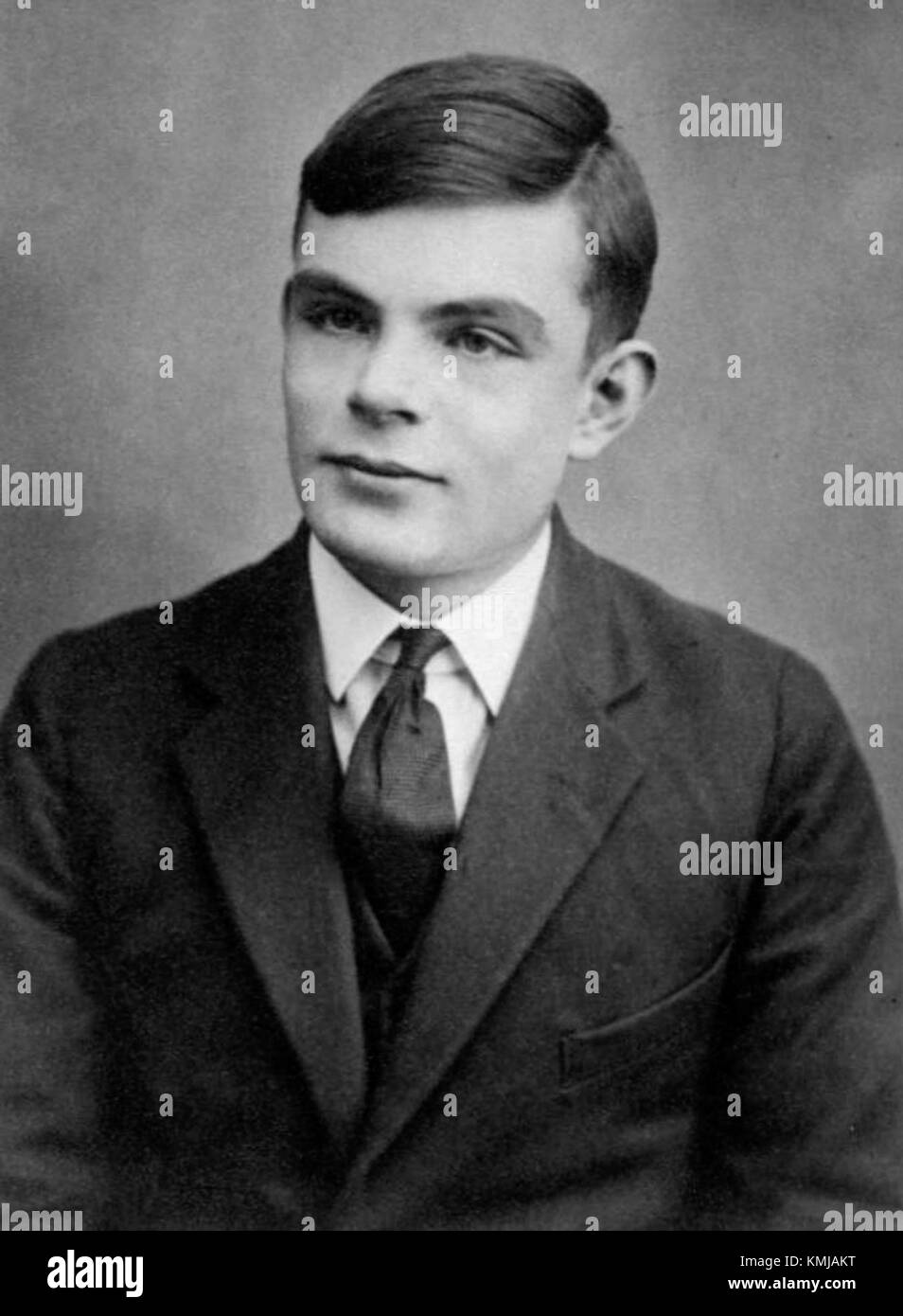 Une photo d'Alan Turing à 16 ans, montrant le jeune mathématicien et cryptanalyste, dont le travail en informatique et en intelligence artificielle a eu un impact profond sur la science et la technologie modernes. Banque D'Images