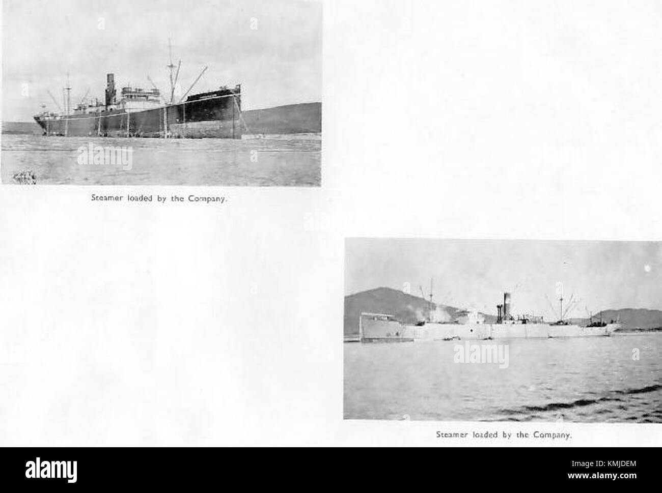 Cette image montre un bateau à vapeur chargé par la Labrador Development Company à Port Hope Simpson, capturant un moment historique dans le transport de marchandises à destination et en provenance de la région. L’entreprise a joué un rôle clé dans le développement régional. Banque D'Images
