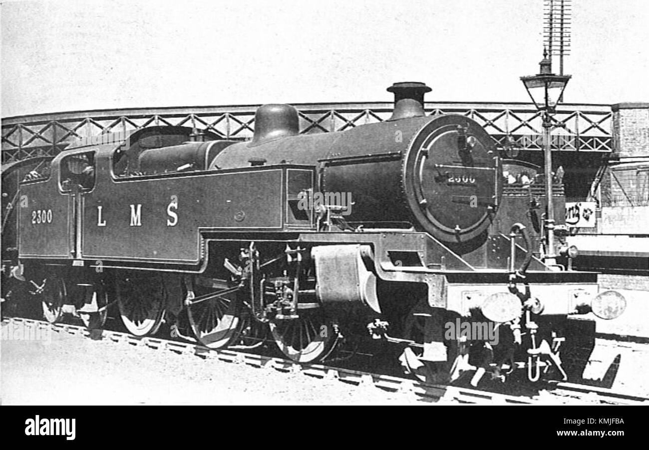La locomotive LMS Suburban 2-6-4T, numéro 2300, était une locomotive à vapeur utilisée par la London, Midland and Scottish Railway. Construit pour les services de transport de passagers de banlieue, il représente l'ingénierie ferroviaire du début du XXe siècle. La locomotive est présentée dans le livre de CJ Allen "Steel Highway" de 1928, une ressource clé sur l'histoire ferroviaire. Banque D'Images