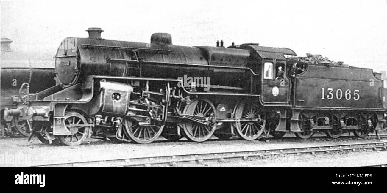 La LMS Hughes Crab 13065 est une locomotive à vapeur construite par la London, Midland, and Scottish Railway (LMS). Il est présenté dans la publication de 1928 de CJ Allen *Steel Highway*, qui détaille la conception et le fonctionnement de ces moteurs. Banque D'Images