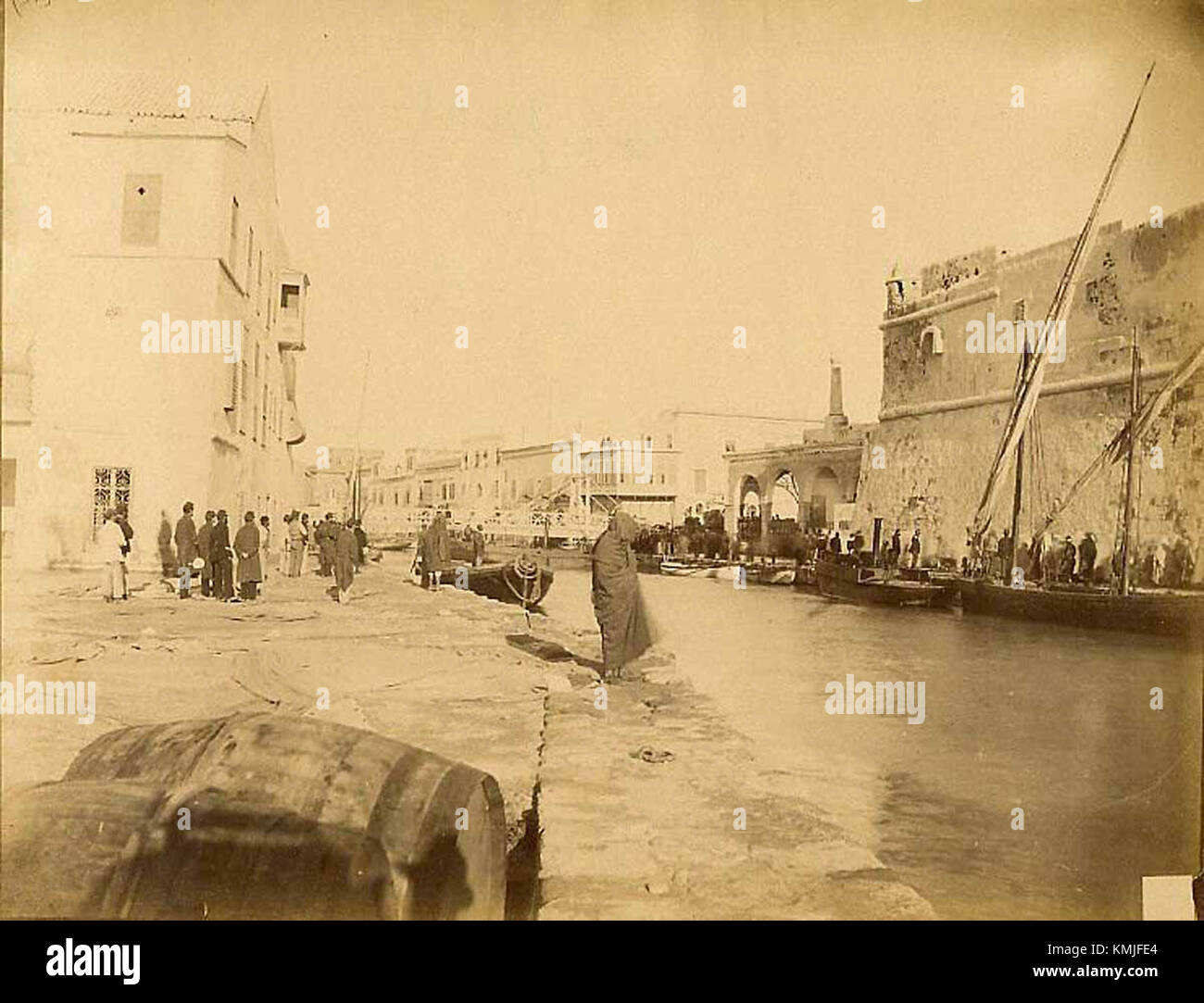 La Goulette est une ville portuaire de Tunisie, connue pour son chenal ...