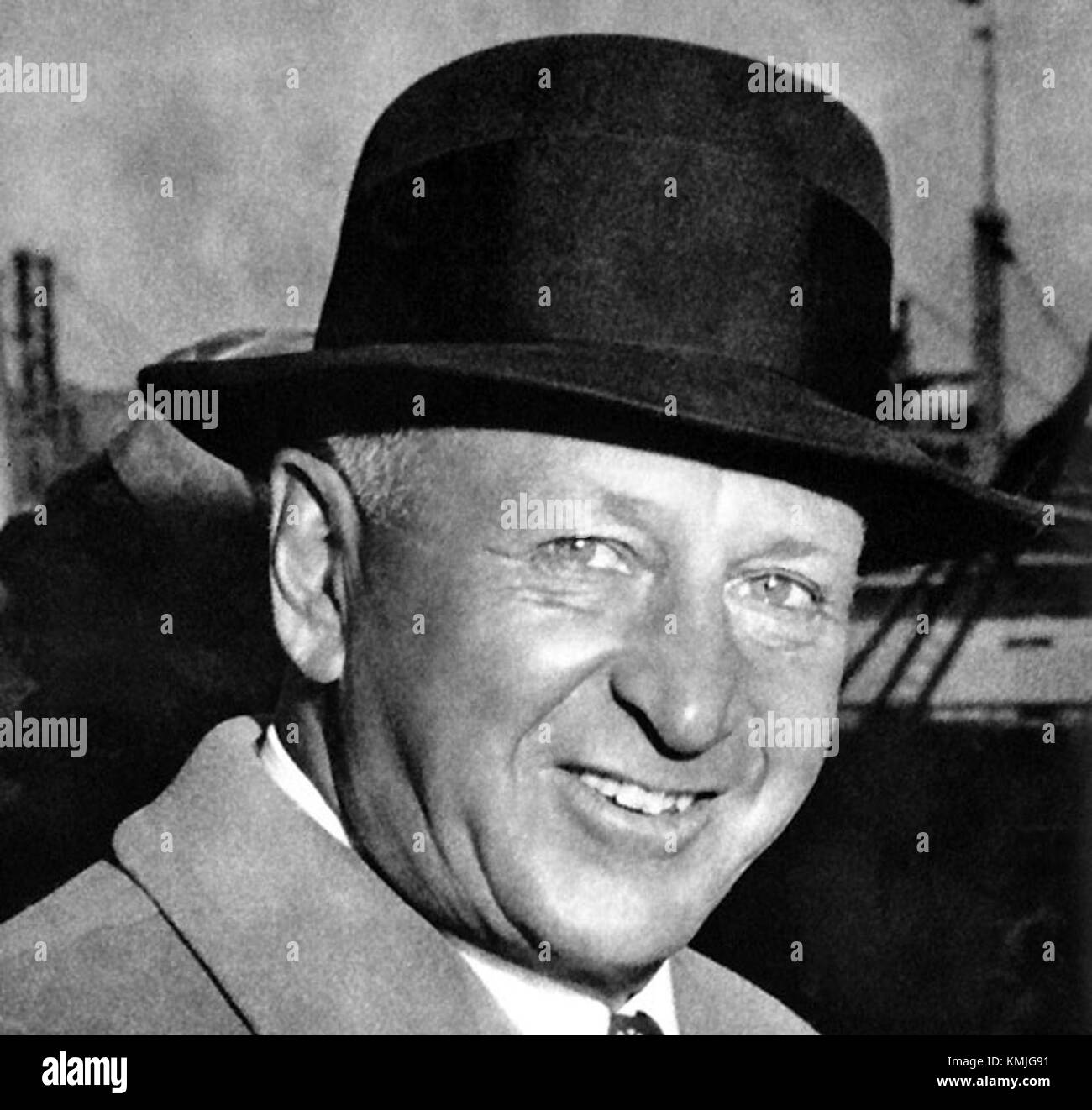 Sven Salen était une figure notable dans le domaine de la navigation maritime et du transport maritime, reconnu pour ses contributions à l'industrie maritime suédoise. Son travail a joué un rôle clé dans l'amélioration de la sécurité et de l'efficacité des opérations maritimes. Banque D'Images