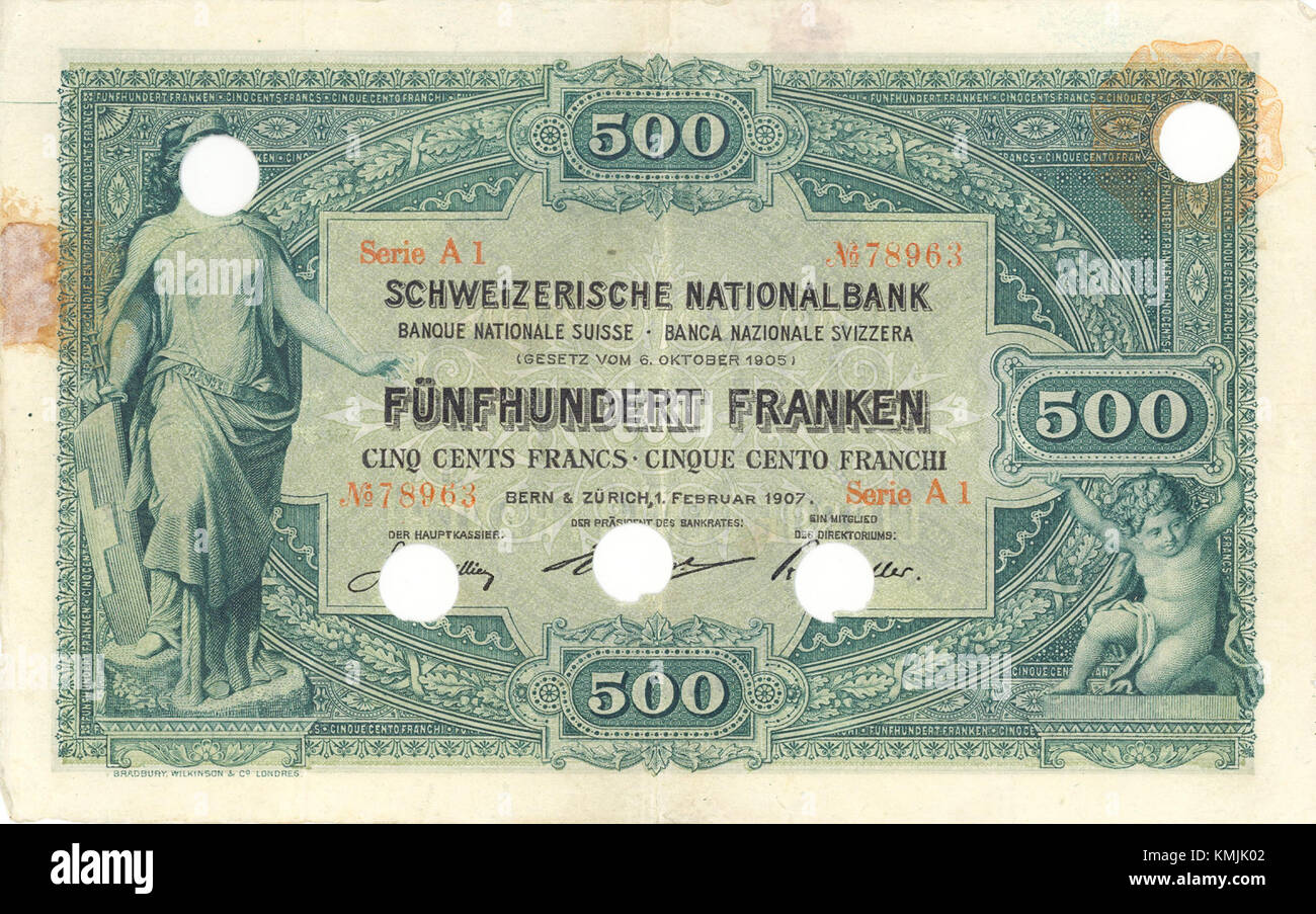 Le billet de 500 CHF, présenté dans un format horizontal, fait partie de la série de devises suisses. Il comporte des symboles nationaux clés et est utilisé comme monnaie légale en Suisse, connue pour ses caractéristiques de sécurité et sa grande valeur. Banque D'Images