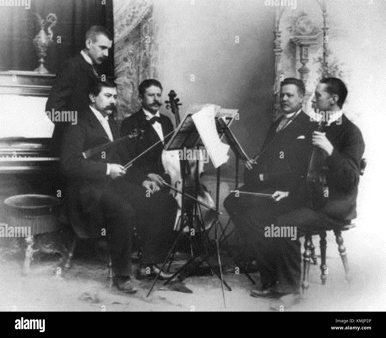 Le Quatuor Aulin est un quatuor à cordes renommé qui a contribué à la scène musicale classique. Connus pour leurs performances et interprétations, ils sont devenus éminents dans le monde de la musique de chambre. Banque D'Images