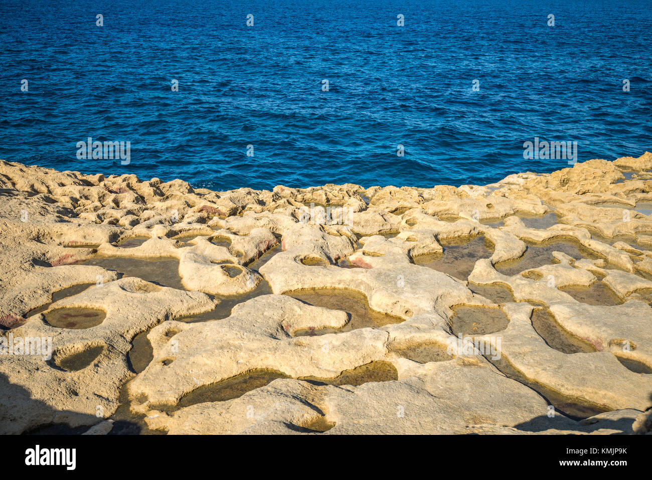 Les étangs d'évaporation de sel sur l'île de Gozo, Malte Banque D'Images