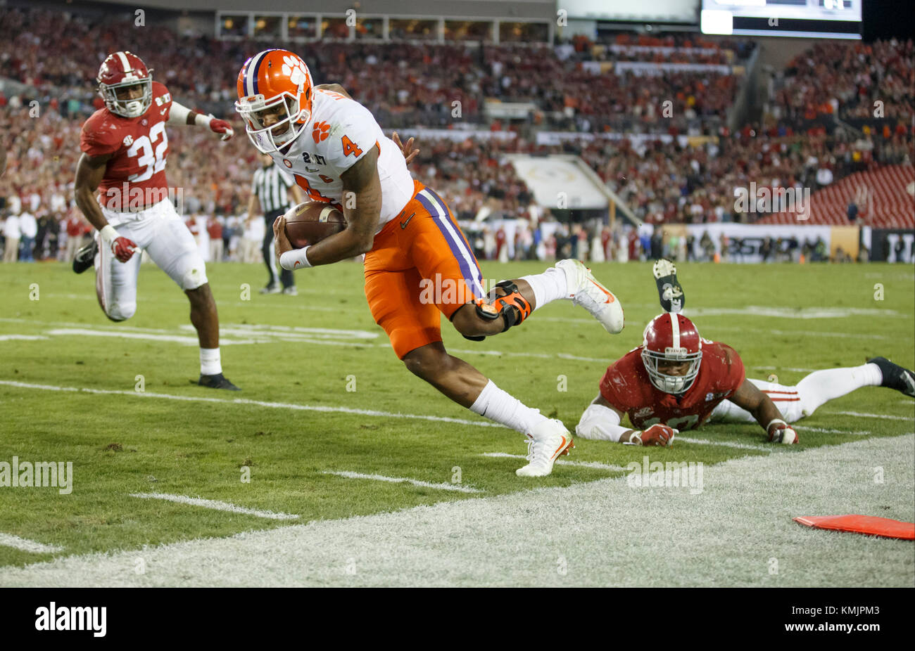9 JANVIER 2017 : Clemson Tigers Quarterback Deshaun Watson gambade vers le bas la ligne de côté pour une première en 2017 séries éliminatoires de football collégial Nation Banque D'Images