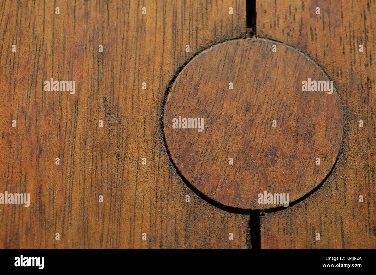 Table ronde en bois avec la section du cercle Banque D'Images