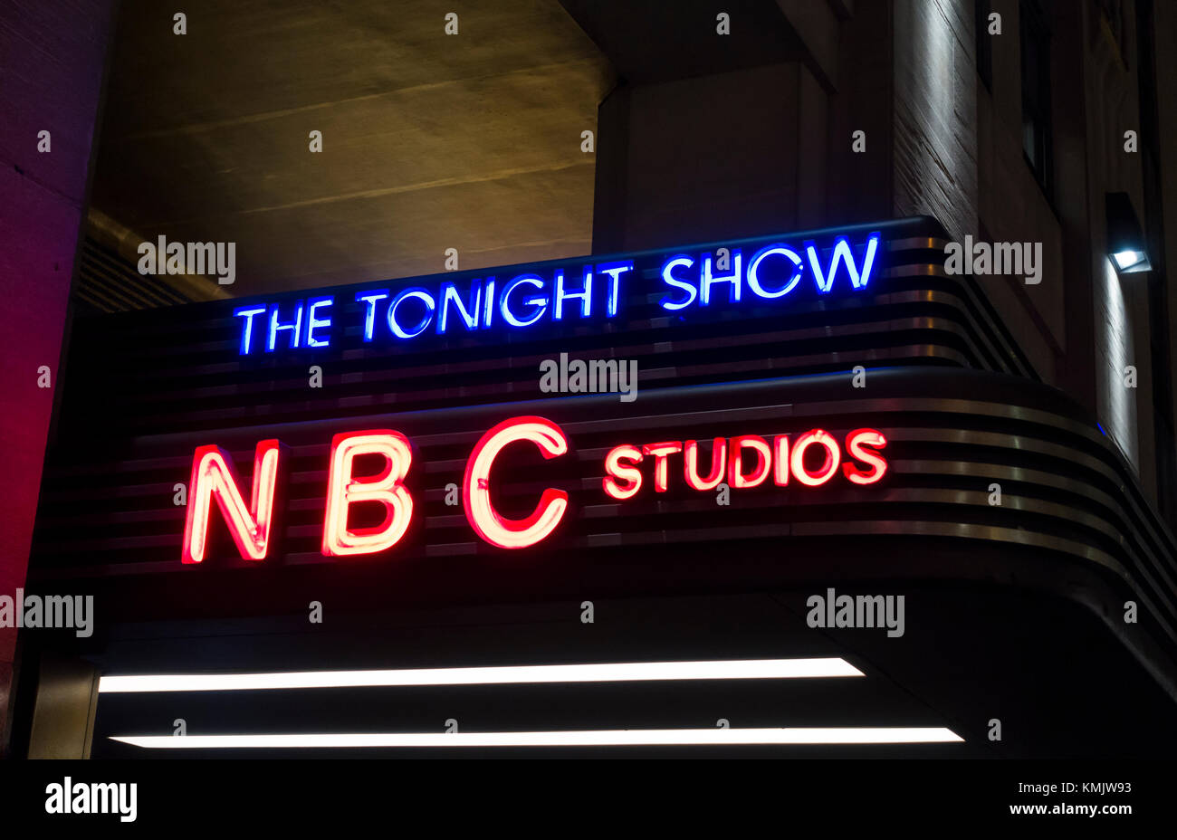 Les manifestations à l'entrée de l'exposition de ce soir à la NBC Studios à New York City Banque D'Images