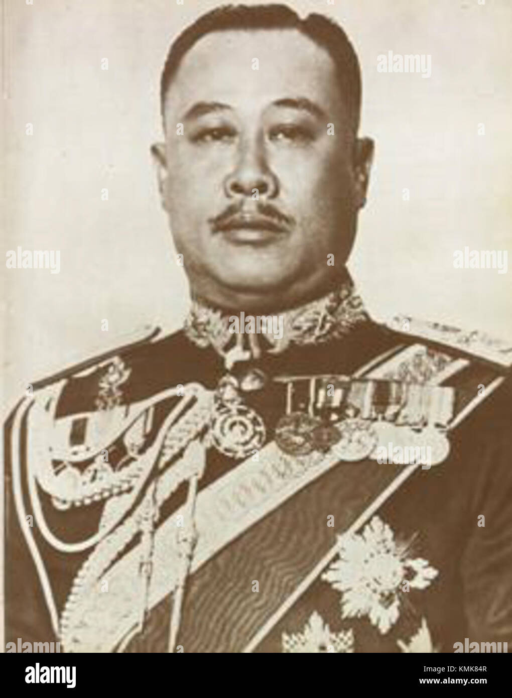 Praphas Charusathien est un individu connu pour ses contributions à un domaine particulier, peut-être lié à la culture thaïlandaise, le milieu universitaire ou les affaires, bien que plus de contexte serait nécessaire. Banque D'Images