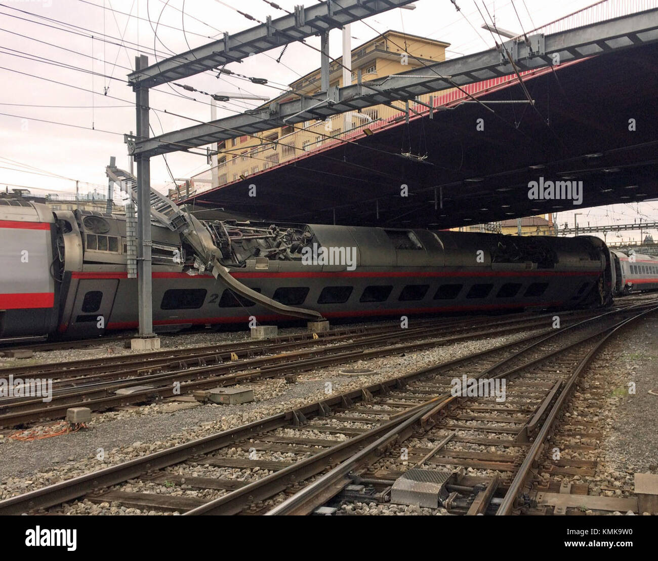 Cette photographie de Lucerne, en Suisse, prise le 22 mars 2017, capture les paysages pittoresques de la ville, avec son célèbre lac et les montagnes environnantes. Lucerne est connue pour son charme historique et ses magnifiques paysages naturels. Banque D'Images