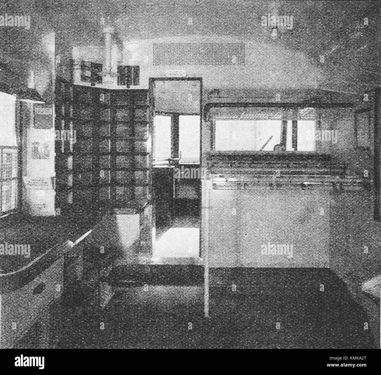 Le CFZe 2-6 Postabteil fait référence à un type historique de transport ferroviaire utilisé au début du XXe siècle, en particulier dans les régions germanophones. Ce type de chariot a été conçu pour le service postal. Banque D'Images