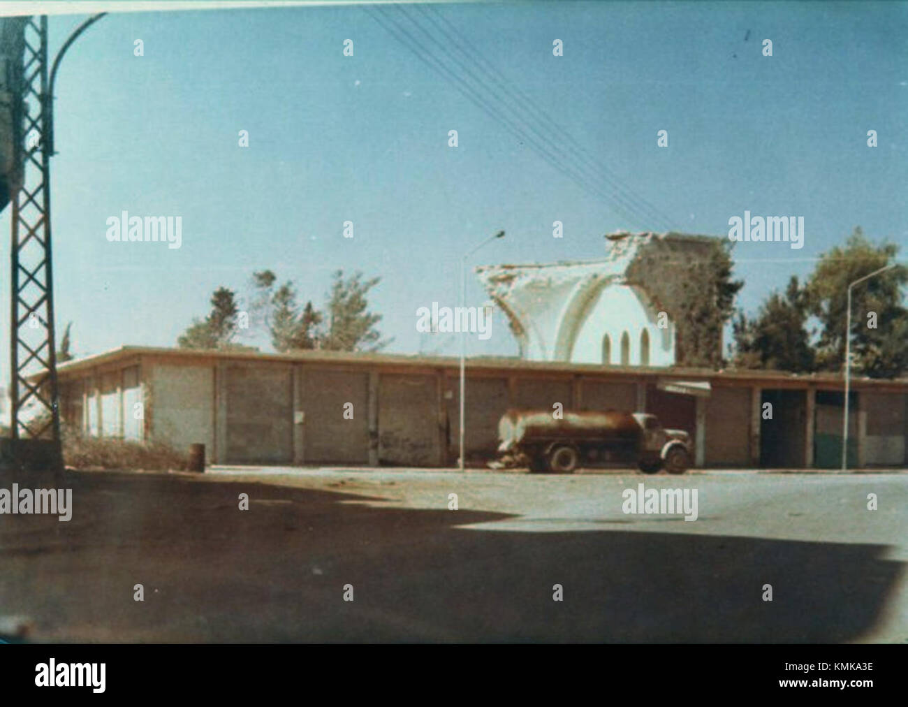 « After the Hama massacre 39 » se penche sur les conséquences du massacre de Hama en Syrie en 1982, où des milliers de personnes ont été tuées par les forces gouvernementales dans une répression brutale pendant la guerre civile syrienne. Banque D'Images