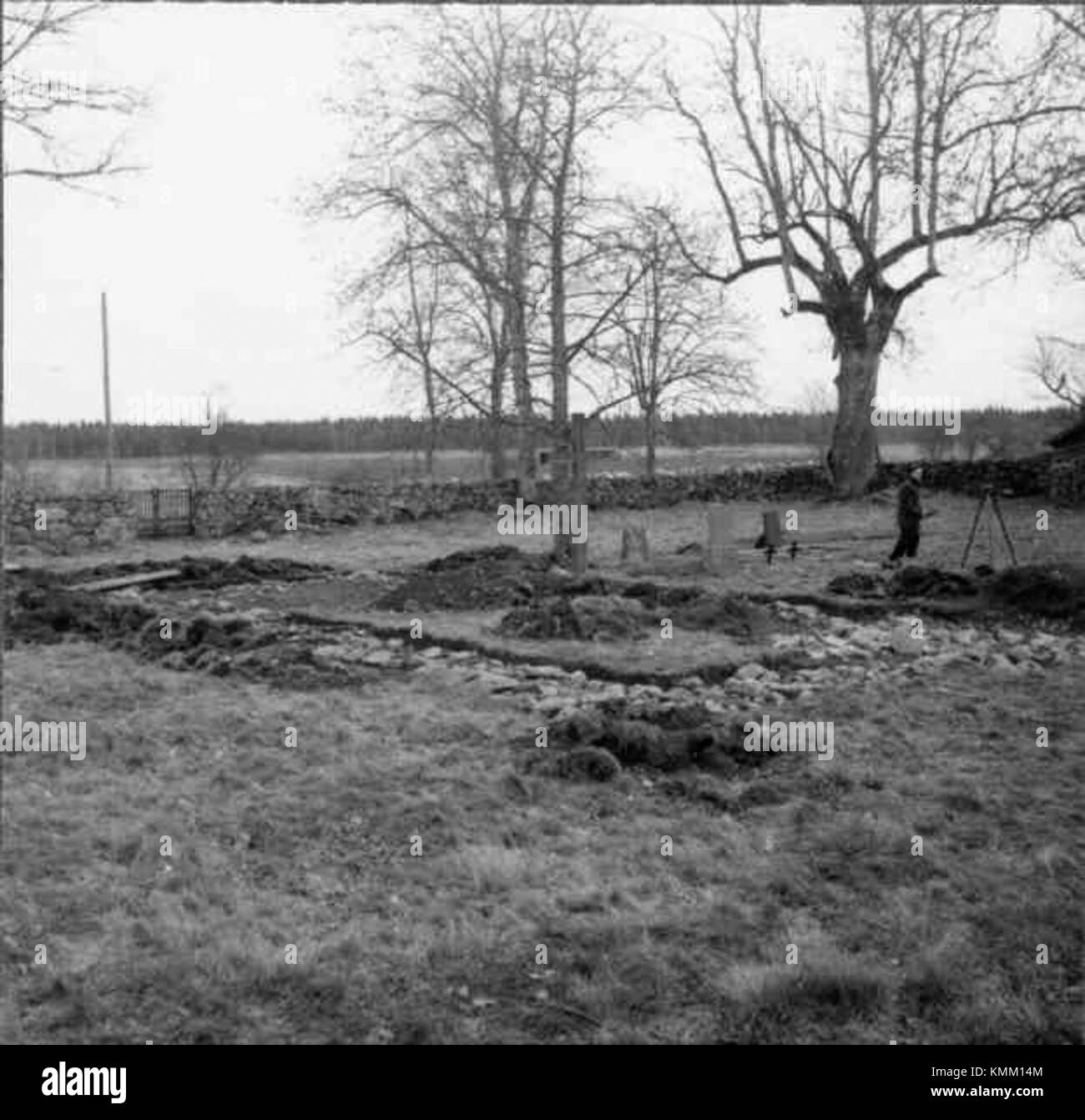 Une photographie du cimetière de Tegnaby, cataloguée KMB 16000200133915, illustrant son importance historique et culturelle. Banque D'Images