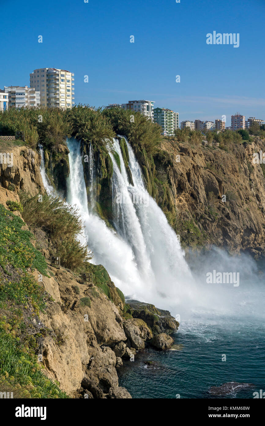 Dueden cascade, également connu sous le nom de Lara cascade, attraction touristique populaire de district à Lara, Antalya, Turkish riviera, Turquie Banque D'Images