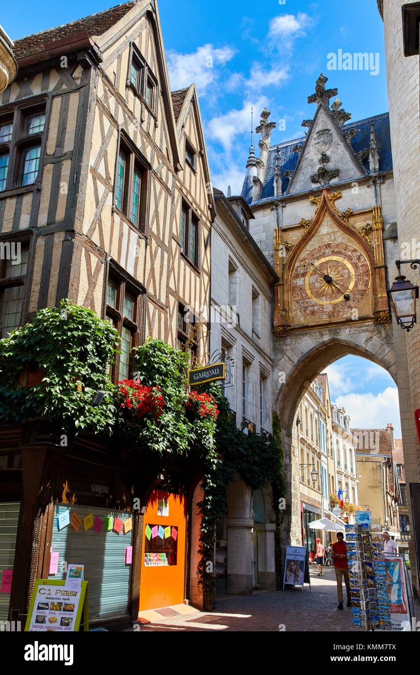 Tour de l'Horloge, Auxerre, Yonne, Bourgogne, Bourgogne, France, Europe  Photo Stock - Alamy