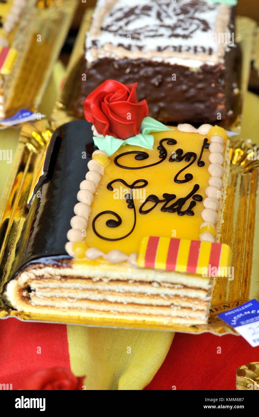 Sant Jordi 23 Avril Gateau Special Fete Barcelone La Catalogne Espagne Photo Stock Alamy