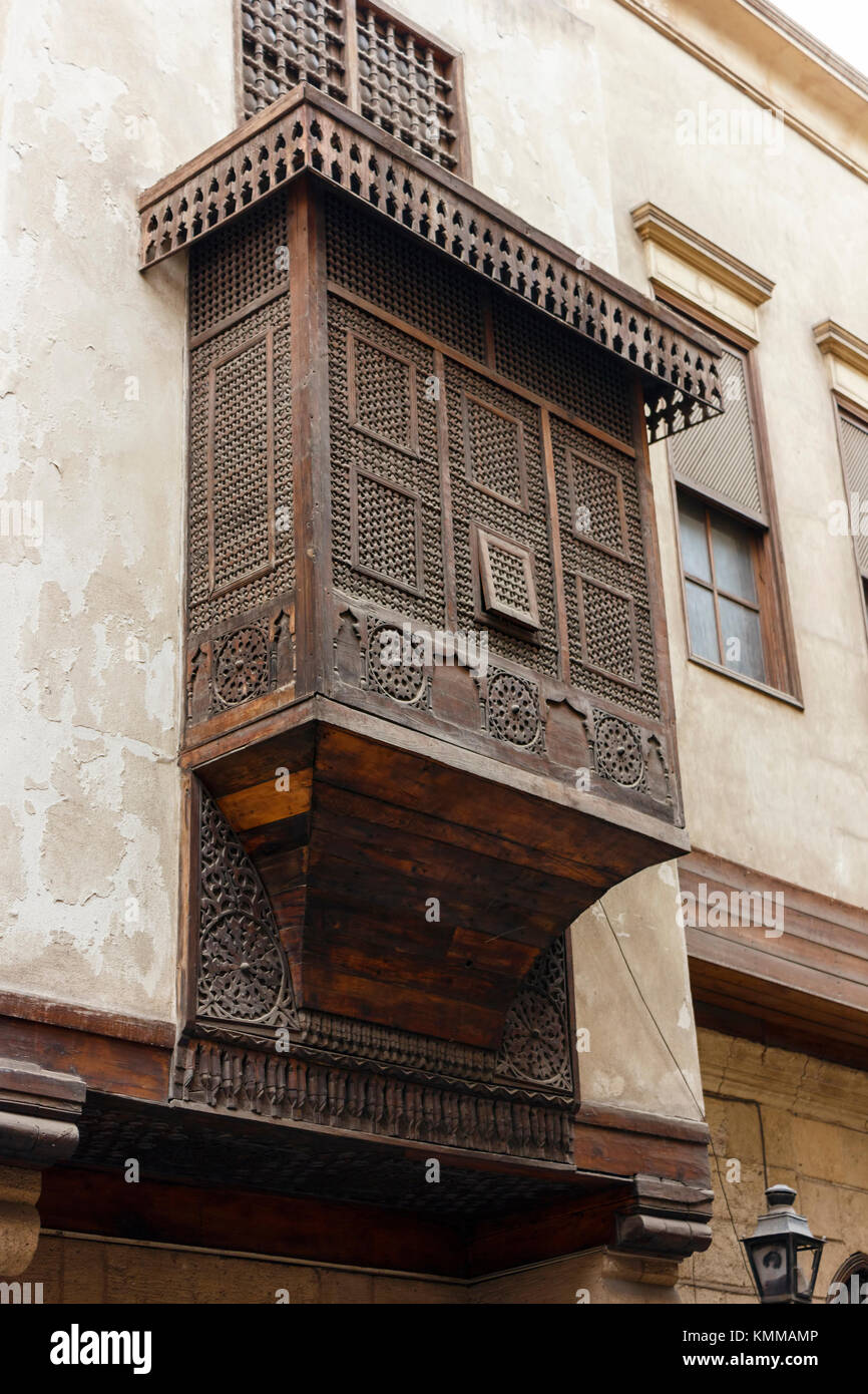 Mashrabiyas étaient surtout utilisés dans des maisons et des palais bien que parfois dans des bâtiments publics comme des hôpitaux, des auberges, des écoles et des édifices gouvernementaux Banque D'Images