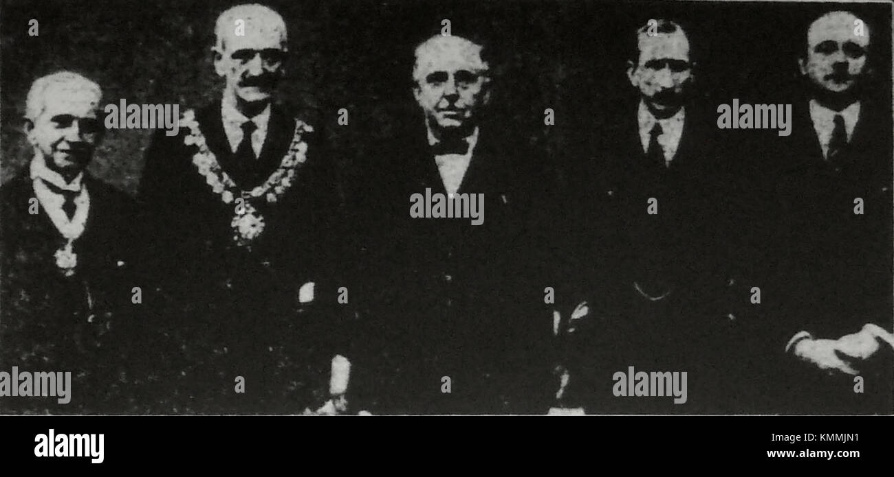 Herbert Smith est représenté dans cette image, probablement dans un contexte historique, représentant une figure clé d'une époque spécifique. La photographie montre son importance en tant que personnalité publique, peut-être liée à ses contributions en droit, en politique ou dans le service public. Banque D'Images