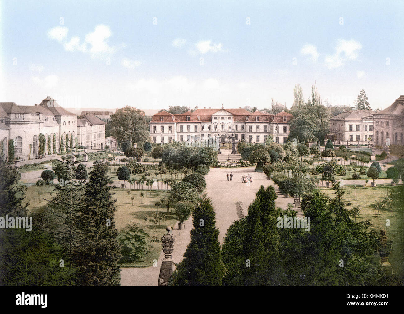 L'Orangeriegarten de Gotha, en Allemagne, est un jardin historique datant de 1900, avec une collection d'agrumes abrités dans des serres ornées. Le jardin sert de havre botanique, présentant diverses espèces végétales et offrant un environnement serein pour les visiteurs à explorer et se détendre. Banque D'Images