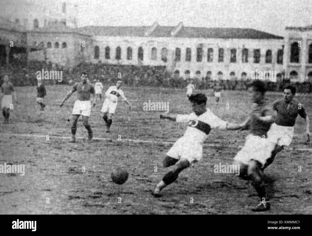 La Turquie a battu la Hongrie 4-1 dans un match de football, un résultat notable dans les sports internationaux, en particulier dans le football européen. Banque D'Images