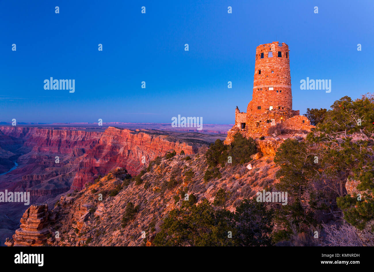 Desert view watchtower ou indien à desert view watchtower, le parc national du Grand Canyon, Arizona, USA, Amérique latine Banque D'Images Desert view watchtower ou indien à desert view watchtower, le parc national du Grand Canyon, Arizona, USA, Amérique latine Banque D'Images