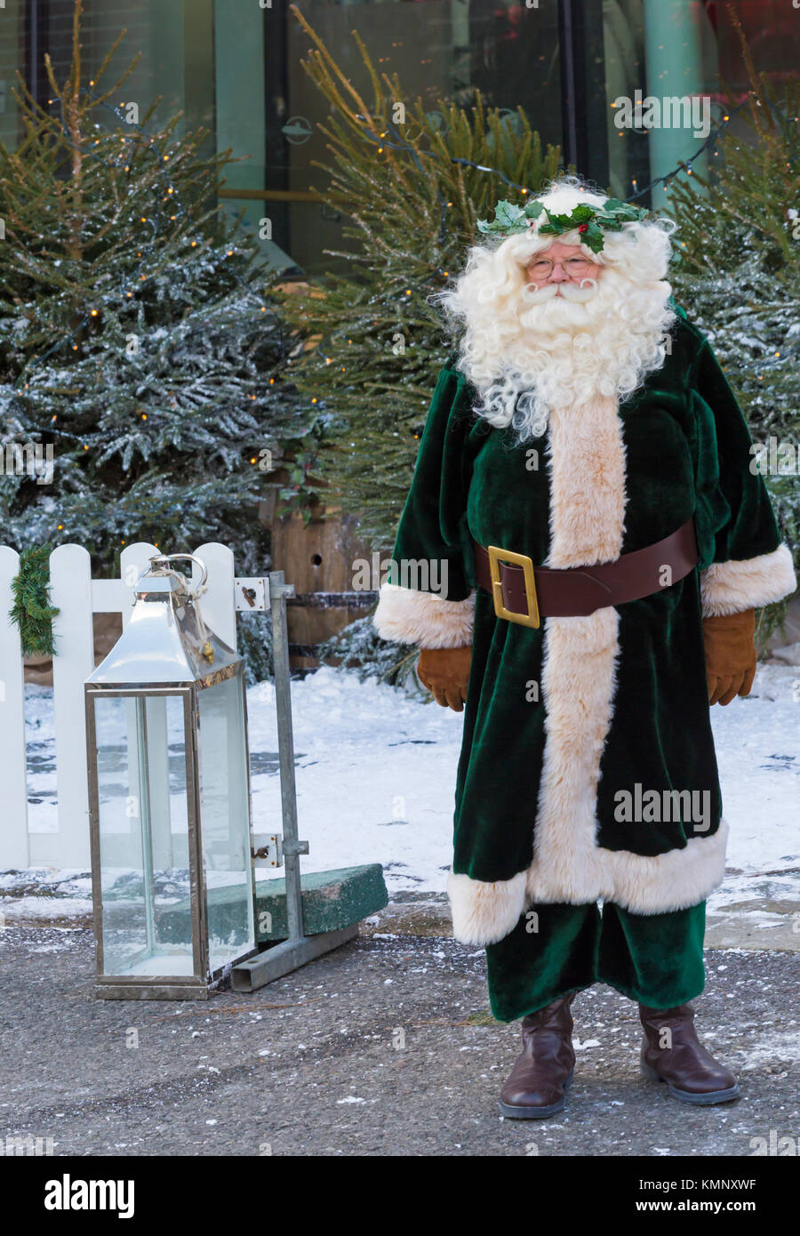 Le Père Noël habillé en vert le Père Noël victorien à Victorian costume  fête de Noël à Portsmouth, Hampshire, Angleterre Royaume-uni en Décembre  Photo Stock - Alamy