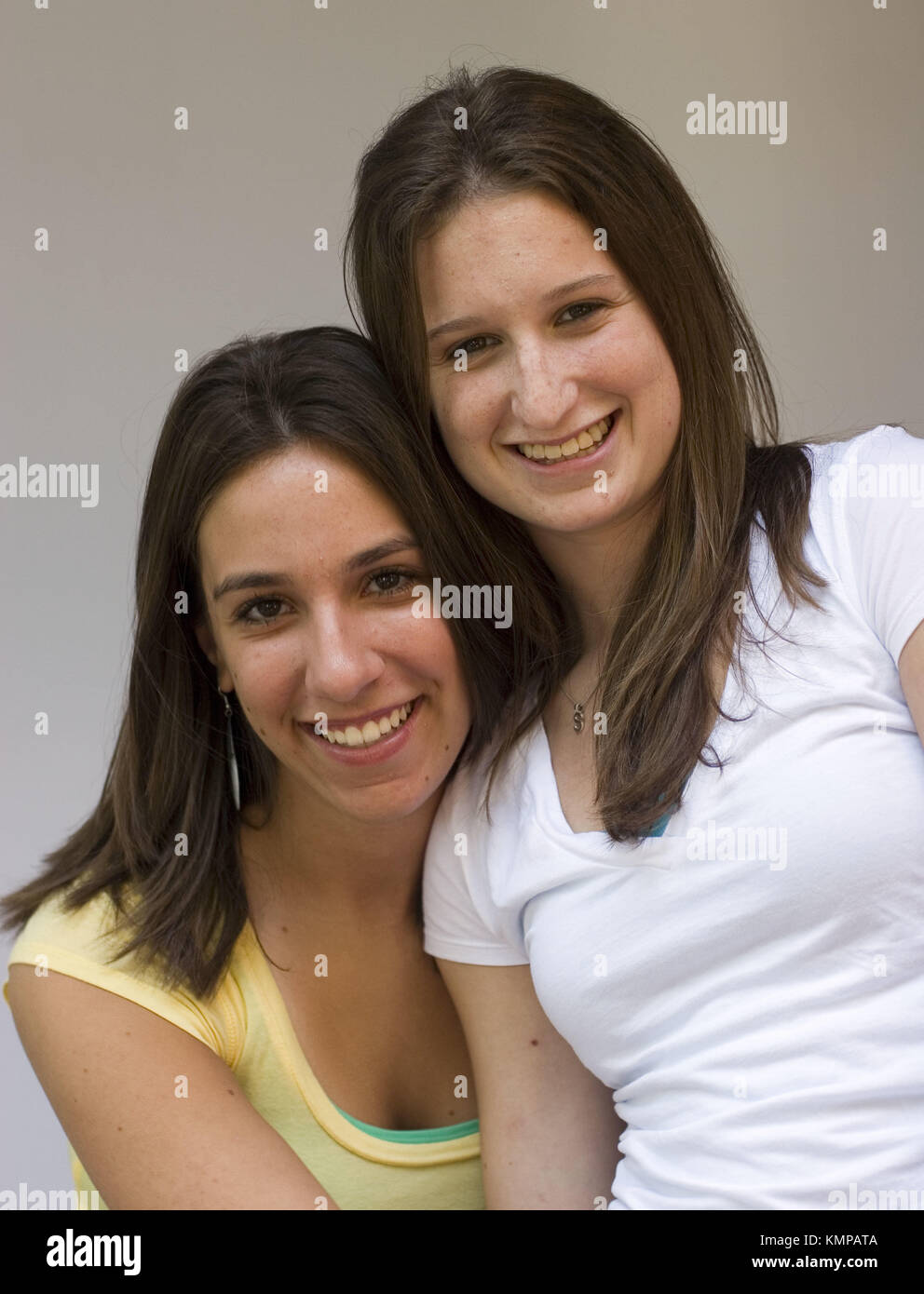17 year old girl dark hair Banque de photographies et d’images à haute ...