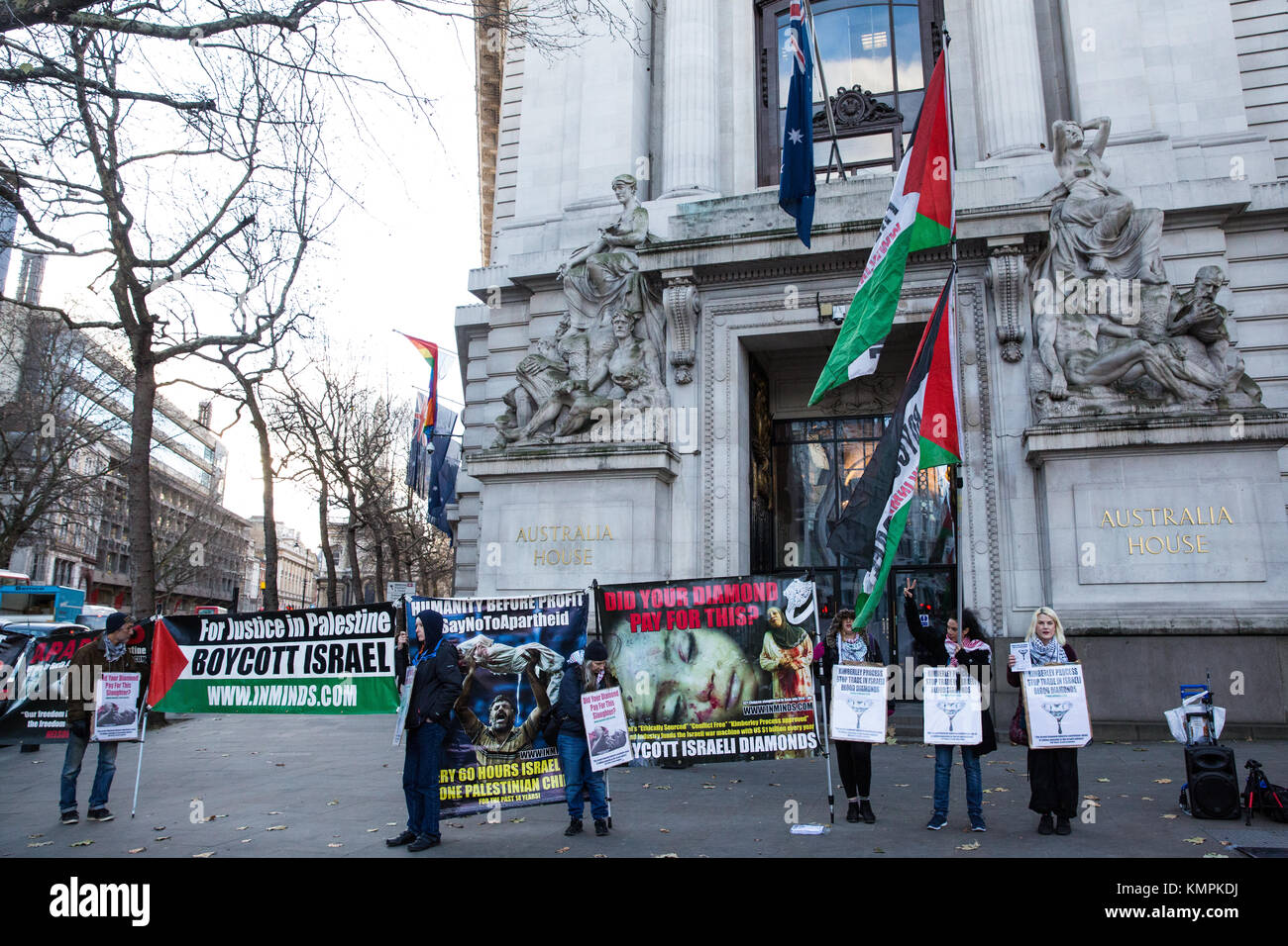 Londres, Royaume-Uni. 8 décembre, 2017 des militants pro-palestiniens. inminds de protestation devant la Haute Commission australienne à la veille de la réunion plénière du Processus de Kimberley à Brisbane pour mettre en évidence l'échec passé du processus de Kimberley pour empêcher le commerce des diamants qui financent des violations des droits de l'homme dans le monde, en particulier en Palestine, et de faire appel à l'Australie, que préside actuellement le processus de Kimberley, à faire les changements nécessaires pour mettre ce droit. crédit : mark kerrison/Alamy live news Banque D'Images