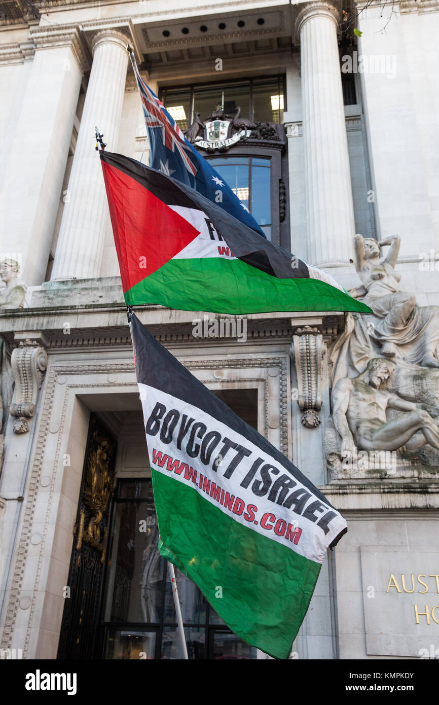 Londres, Royaume-Uni. 8 décembre, 2017 des militants pro-palestiniens. inminds de protestation devant la Haute Commission australienne à la veille de la réunion plénière du Processus de Kimberley à Brisbane pour mettre en évidence l'échec passé du processus de Kimberley pour empêcher le commerce des diamants qui financent des violations des droits de l'homme dans le monde, en particulier en Palestine, et de faire appel à l'Australie, que préside actuellement le processus de Kimberley, à faire les changements nécessaires pour mettre ce droit. crédit : mark kerrison/Alamy live news Banque D'Images