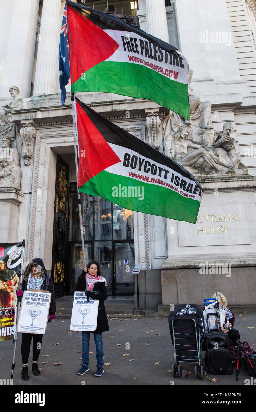 Londres, Royaume-Uni. 8 décembre, 2017 des militants pro-palestiniens. inminds de protestation devant la Haute Commission australienne à la veille de la réunion plénière du Processus de Kimberley à Brisbane pour mettre en évidence l'échec passé du processus de Kimberley pour empêcher le commerce des diamants qui financent des violations des droits de l'homme dans le monde, en particulier en Palestine, et de faire appel à l'Australie, que préside actuellement le processus de Kimberley, à faire les changements nécessaires pour mettre ce droit. crédit : mark kerrison/Alamy live news Banque D'Images