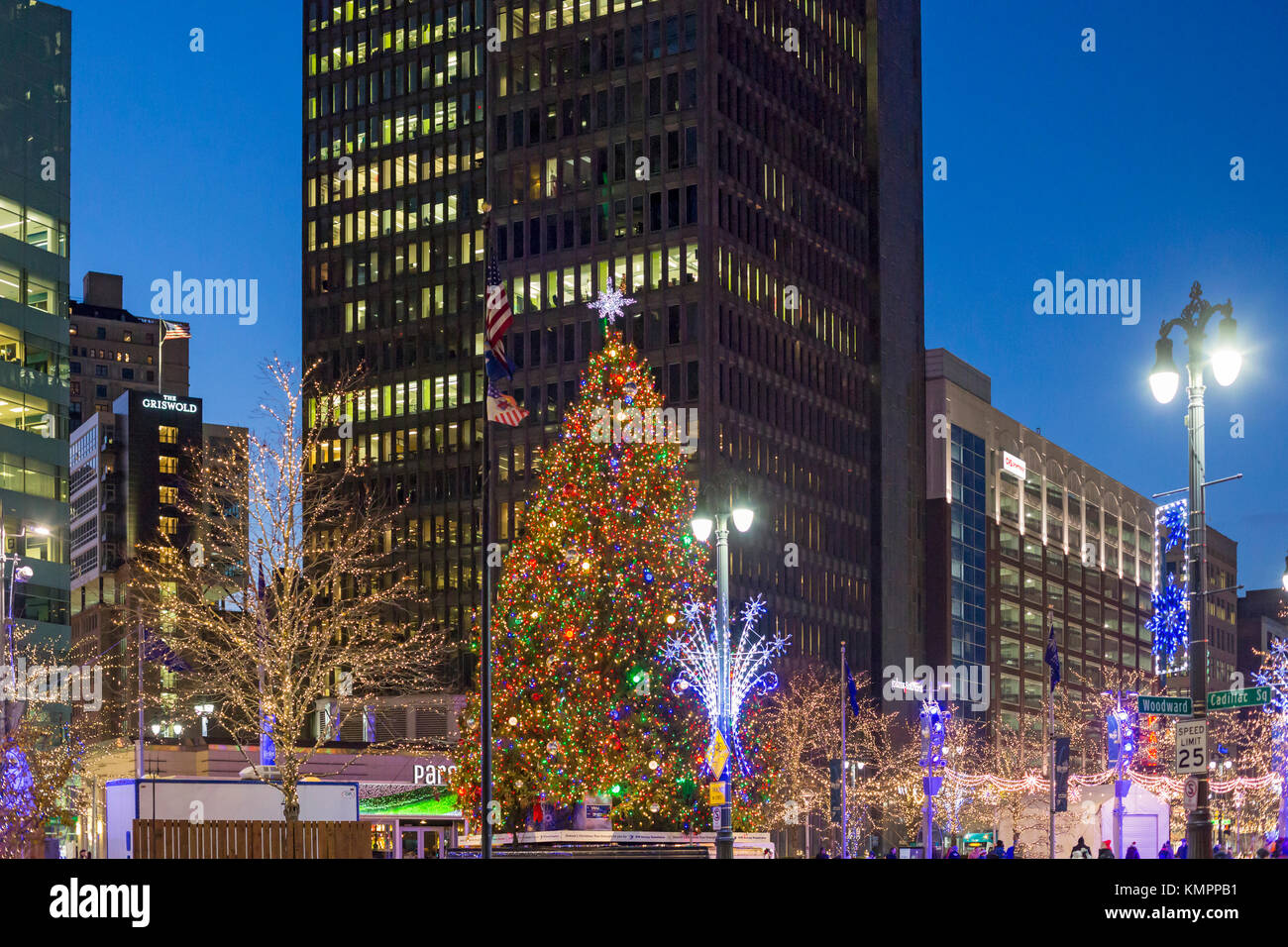 Detroit, Michigan, USA - 8 décembre 2017 - les lumières de Noël au parc Campus Martius. crédit : jim west/Alamy live news Banque D'Images