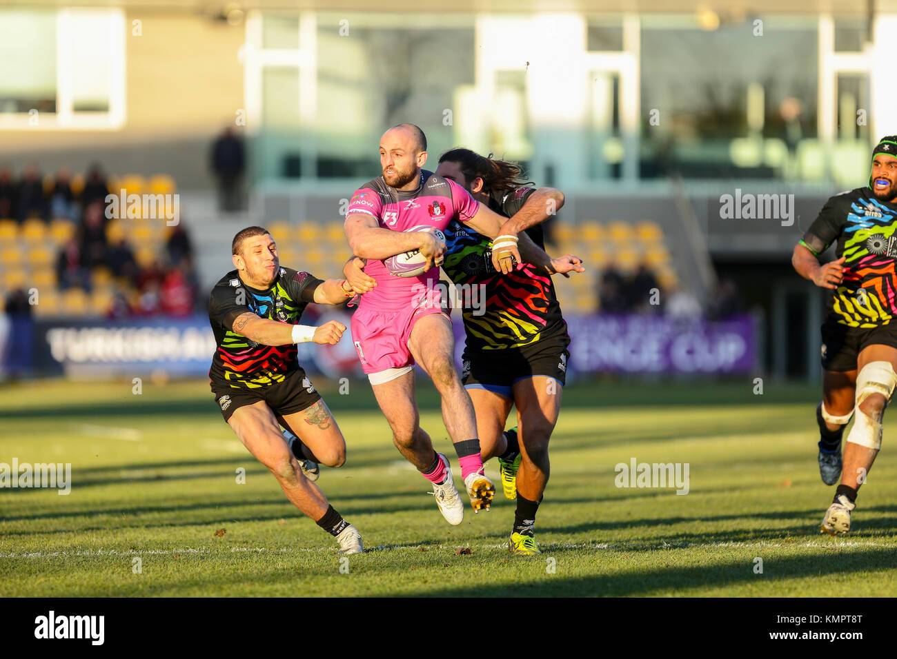 Parme, Italie. 9h décembre 2017. L'aile de Gloucester Charlie Sharples porte le ballon dans le match contre l'incident enregistrées en Zèbre Challenge Cup 2017/18. Massimiliano Carnabuci/Alamy Live News Banque D'Images