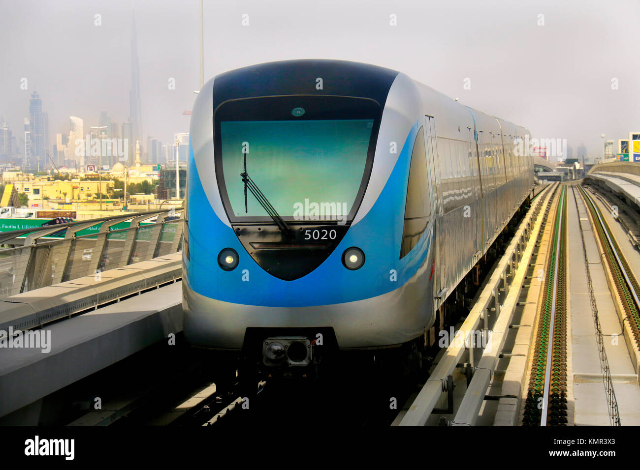 Métro de Dubaï train close up,train,Dubaï Emirats arabes unis dubai,tours,voyager dubai,uae tourism,transport à Dubaï Banque D'Images