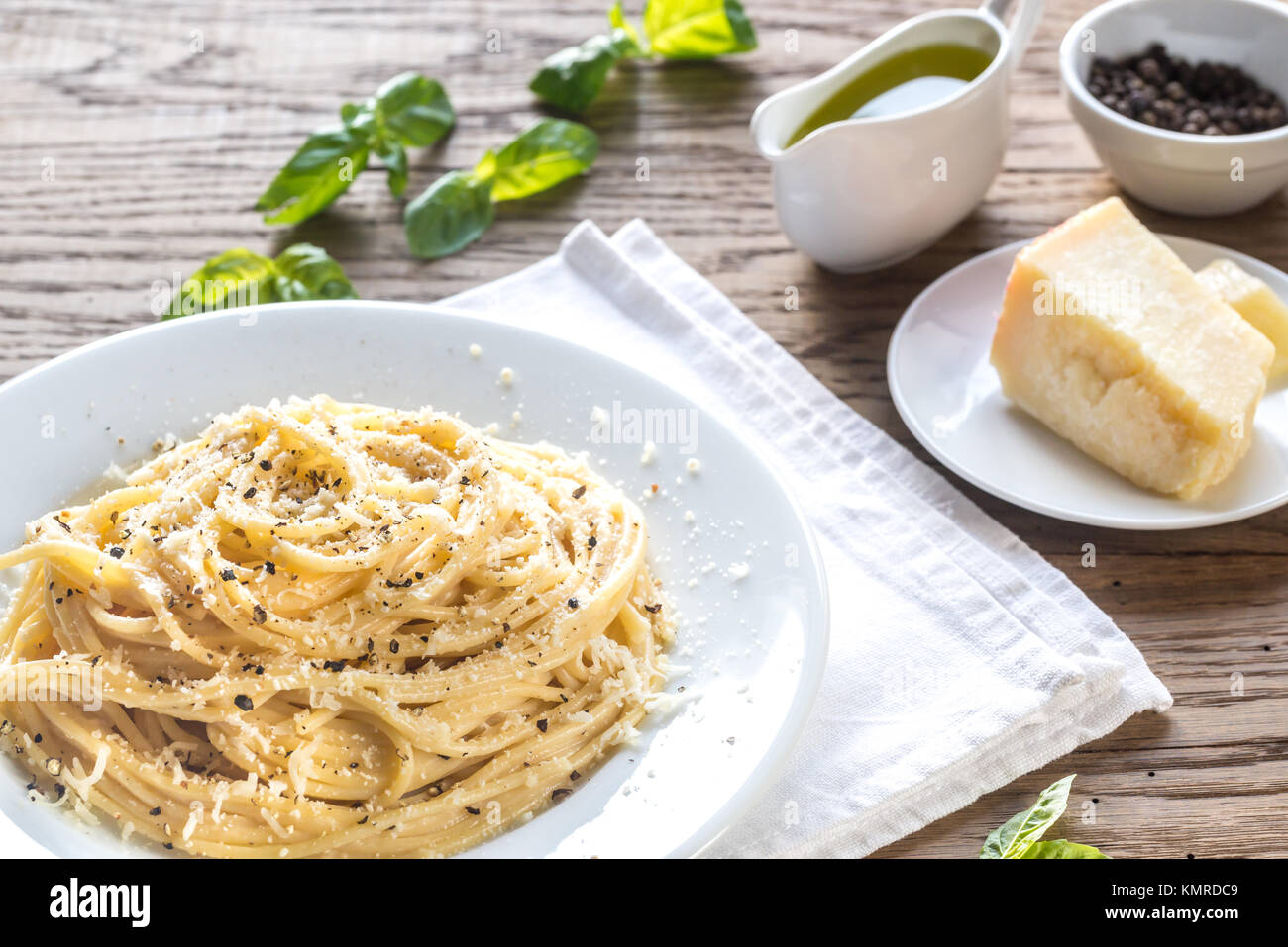 Belrom e Pepe - spaghetti au fromage et poivre Banque D'Images