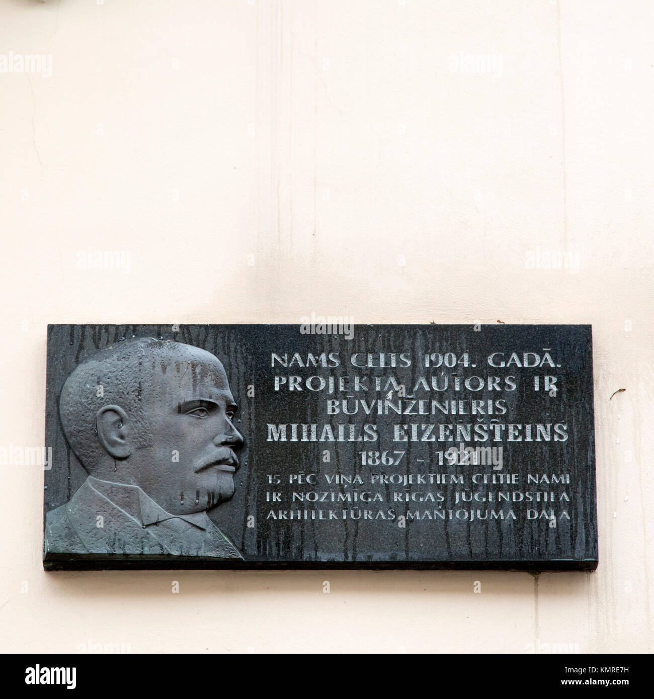 Une plaque en l'honneur de Mikhaïl Eisenstein, l'Art Nouveau (Jugendstil) architecte à Riga, Lettonie. La capitale lettone a une concentration élevée d'Art Banque D'Images