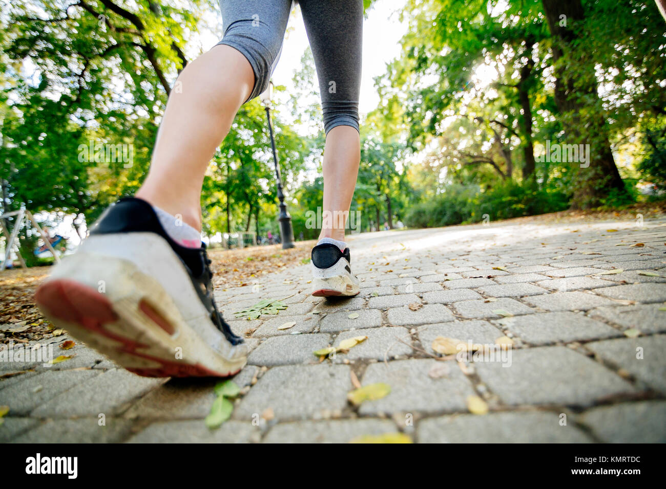 Women jogging in park Banque D'Images