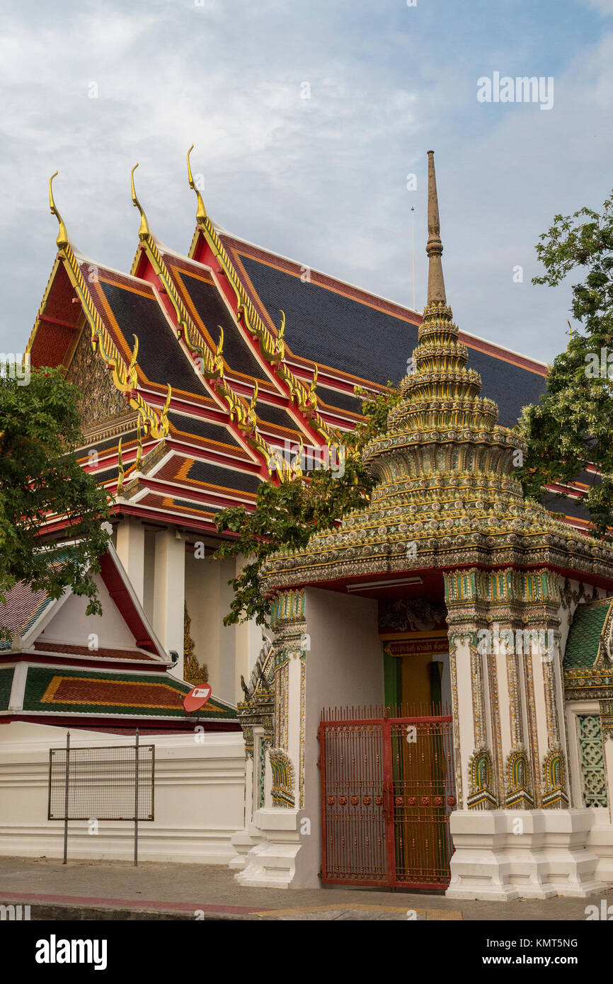 Bangkok, Thaïlande. Détail architectural (chofa, le curling, a souligné le représentant d'extensions Garuda, le véhicule de Vishnu) sur le temple de Wat Pho. Banque D'Images