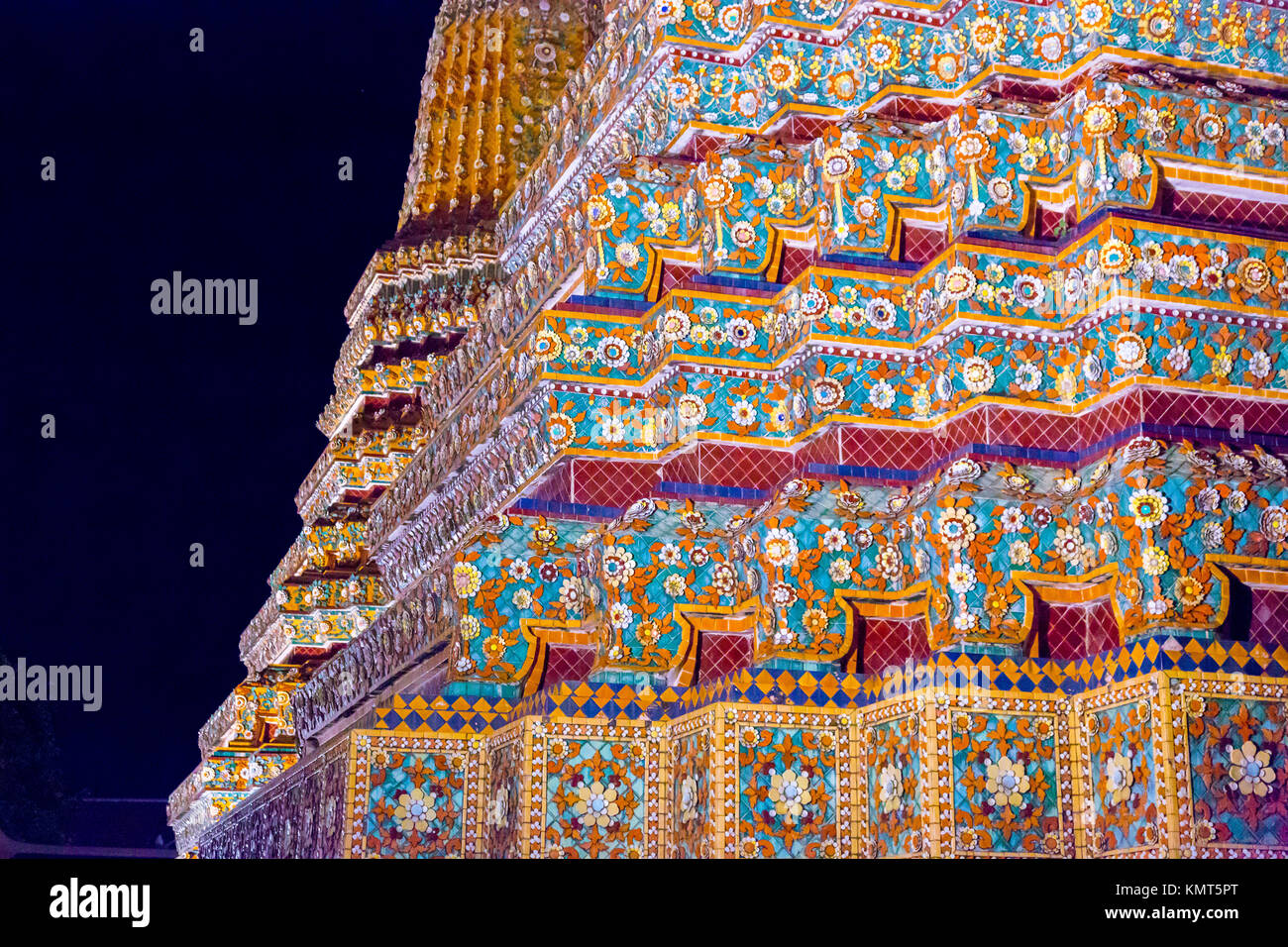 Bangkok, Thaïlande. Phra Maha Chedi du Roi Rama I, dans le Wat Pho composé de Bouddha couché. Banque D'Images
