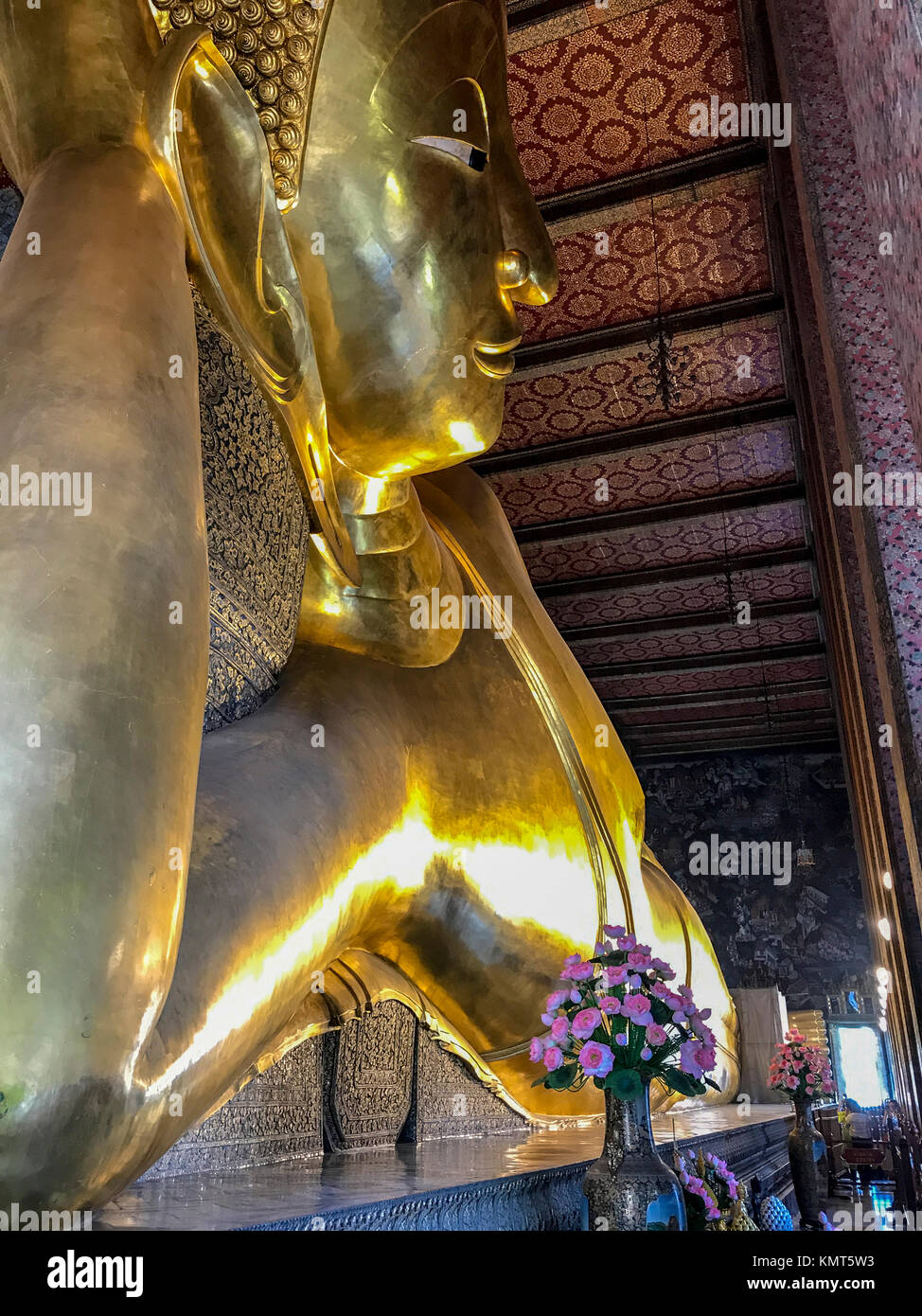 Bangkok, Thaïlande. Bouddha couché, Wat Pho temple complexe. Banque D'Images