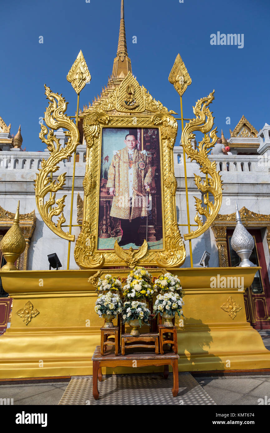 Bangkok, Thaïlande. Wat Traimit, le Temple du Bouddha d'or. Mémorial à la fin le Roi Bhumibol Adulyadej. Banque D'Images