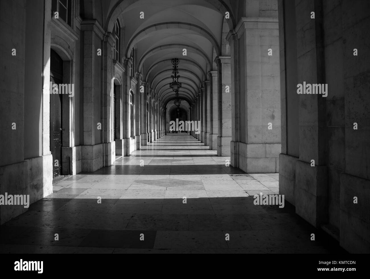 Arche en pierre autour de la Praça do Comércio, au centre de Lisbonne, Portugal Banque D'Images