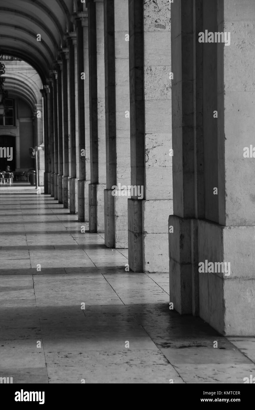 Arche en pierre autour de la Praça do Comércio, au centre de Lisbonne, Portugal Banque D'Images