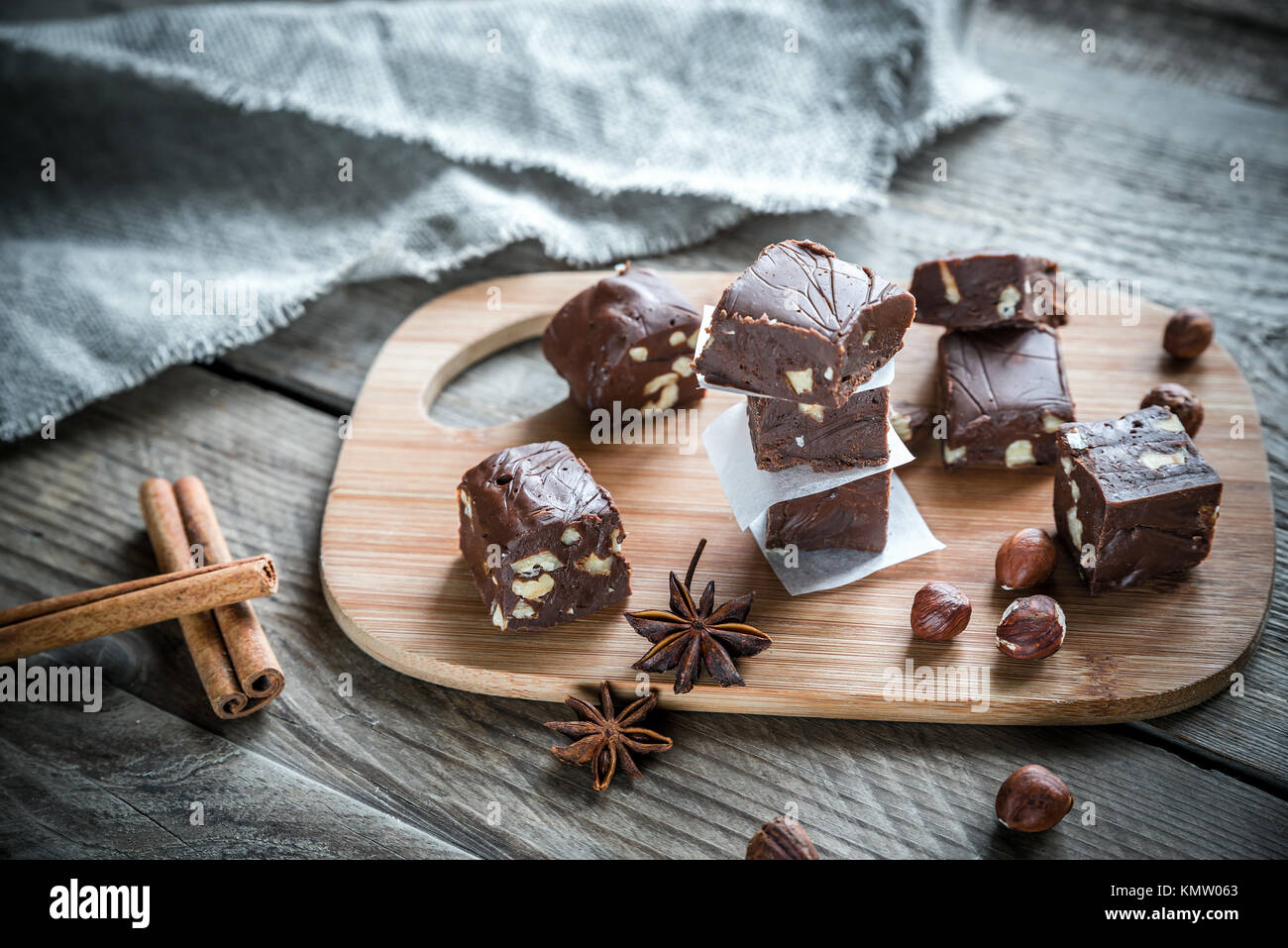 Fondant au chocolat aux noisettes Banque D'Images