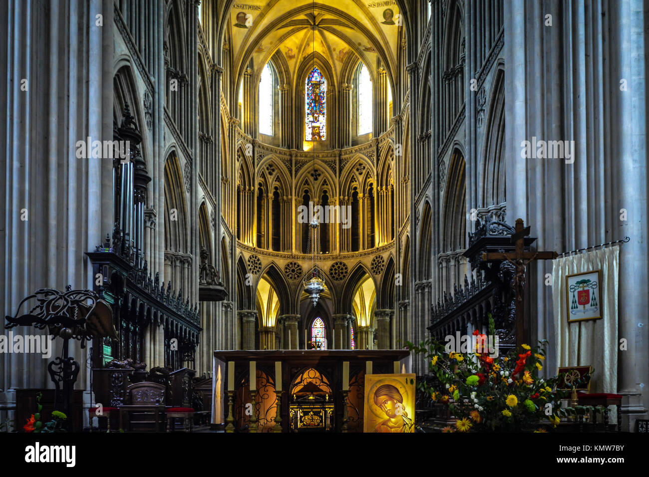 L'intérieur de la cathédrale de Notre Dame de Bayeux à Bayeux, France près de la côte normande Banque D'Images