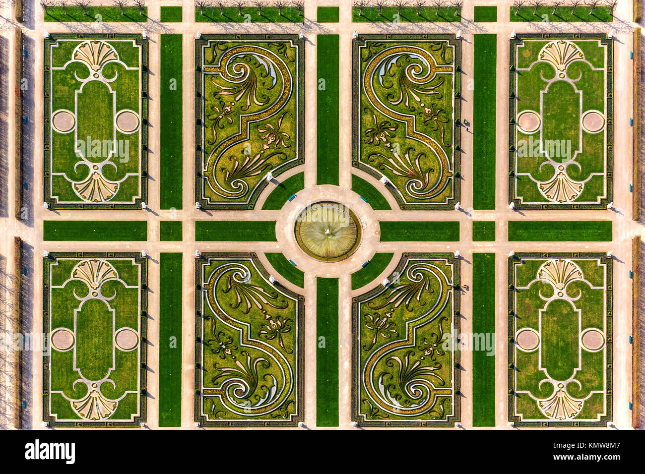 Jardins Royaux de Herrenhausen, le jardin baroque, Broderiemuster et bell fontaine dans le grand jardin, grand jardin, grande fontaine,, capitale de l'état, ,, Banque D'Images