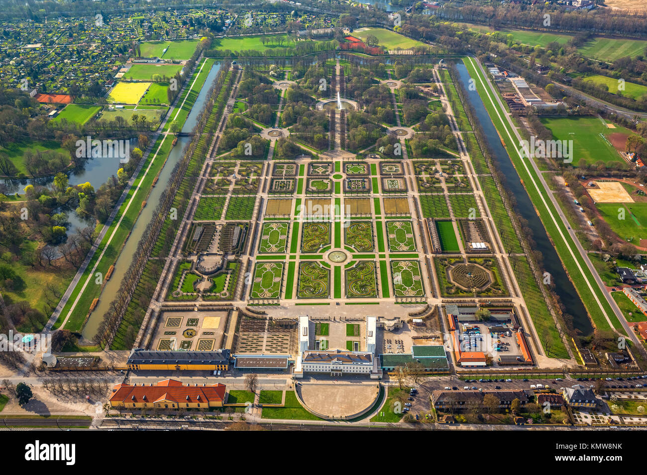 Jardins Royaux de Herrenhausen, le jardin baroque, Broderiemuster et bell fontaine dans le grand jardin, grand jardin, grande fontaine,, capitale de l'état, ,, Banque D'Images