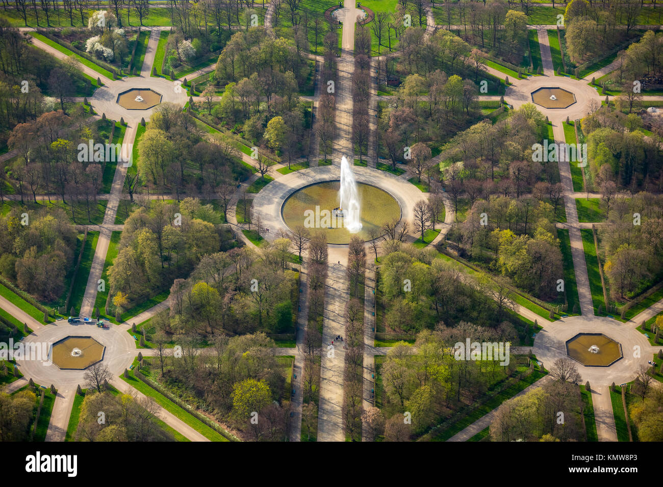Jardins Royaux de Herrenhausen, le jardin baroque, Broderiemuster et bell fontaine dans le grand jardin, grand jardin, grande fontaine,, capitale de l'état, ,, Banque D'Images